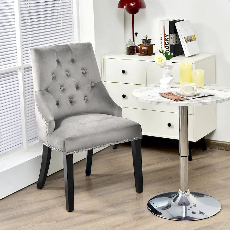 Chaise de salle à manger recouverte de velours